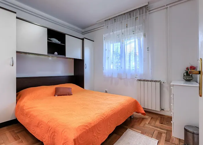 Jenny-1 By Interhome Apartman