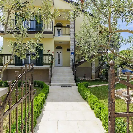 Appartement Jenny-1 By Interhome Poreč